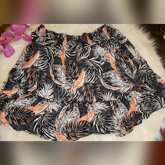 Torrid Plus NWT 3X Tropical Mini Floral Skater Skirt Black A-Line Smocked Waist - Picture 6 of 11